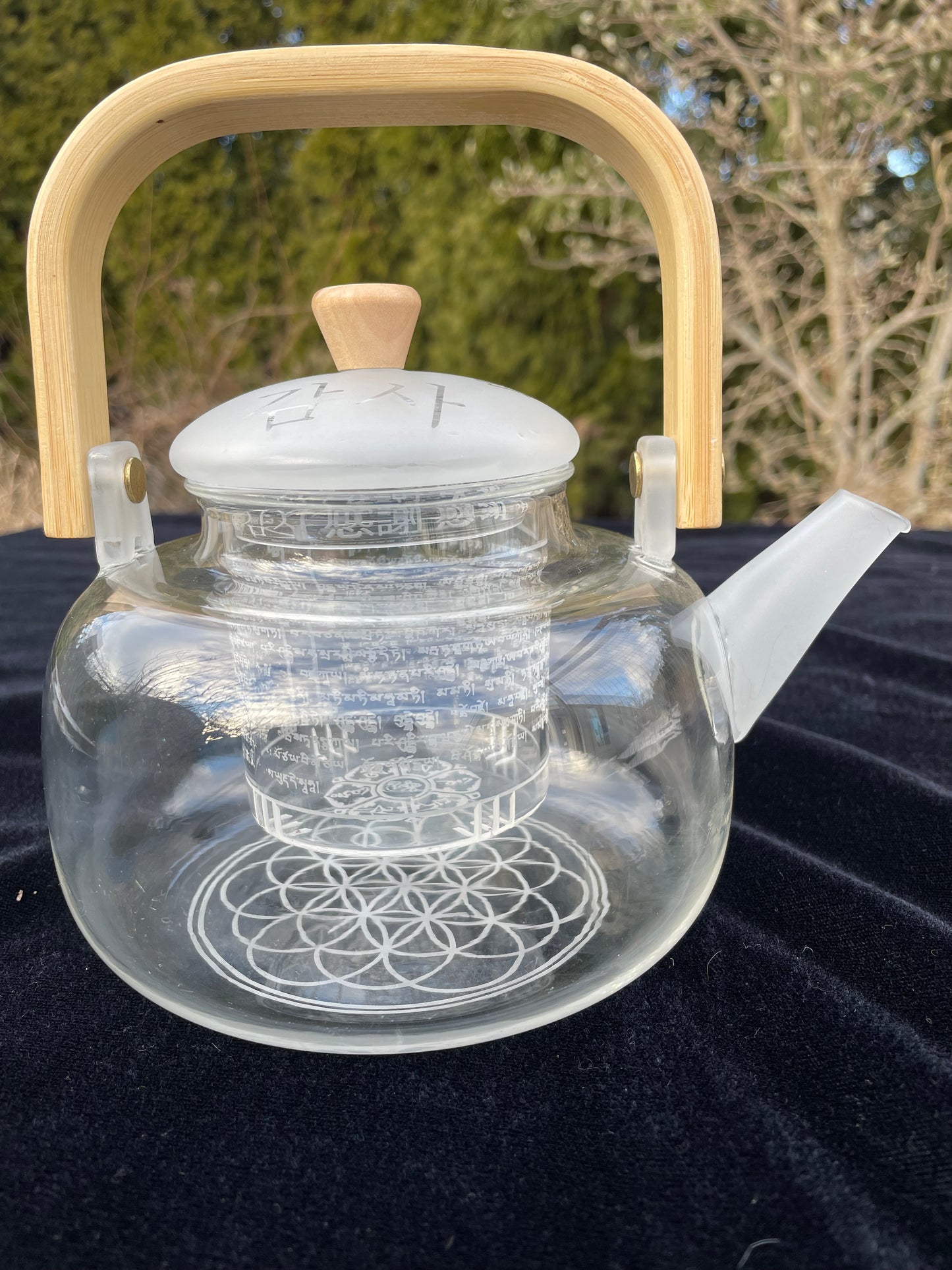 Namgyalma Mantra 1000ml Etched Glass Tea Pot