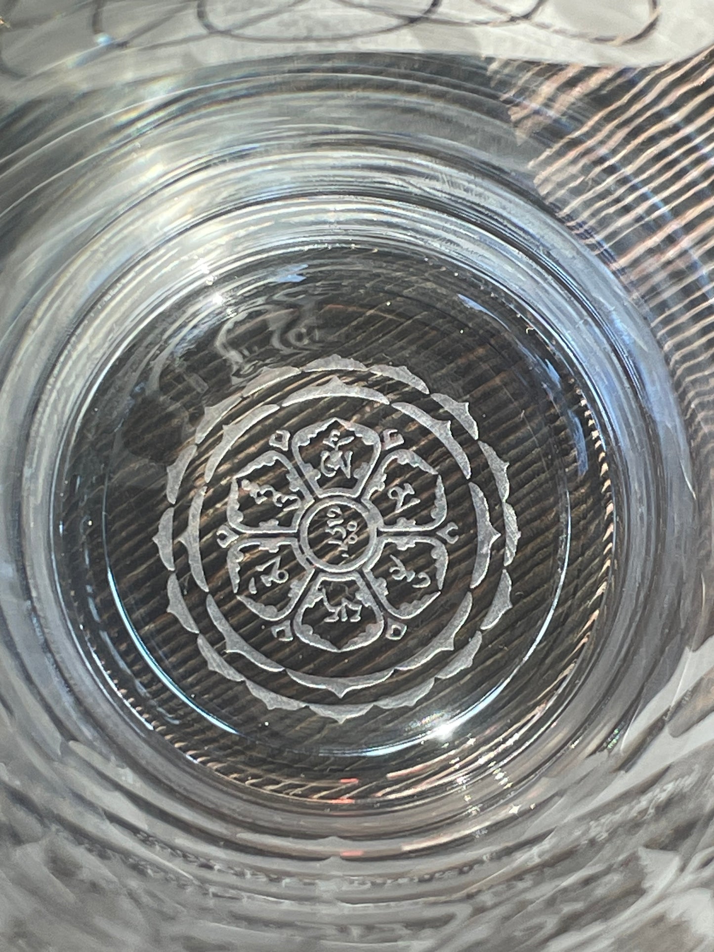 Tibetan Lotus Om Mani Padme Hum With Flower of Life Etched 480ml Clear Pint Glass | Sacred Geometry Drinkware