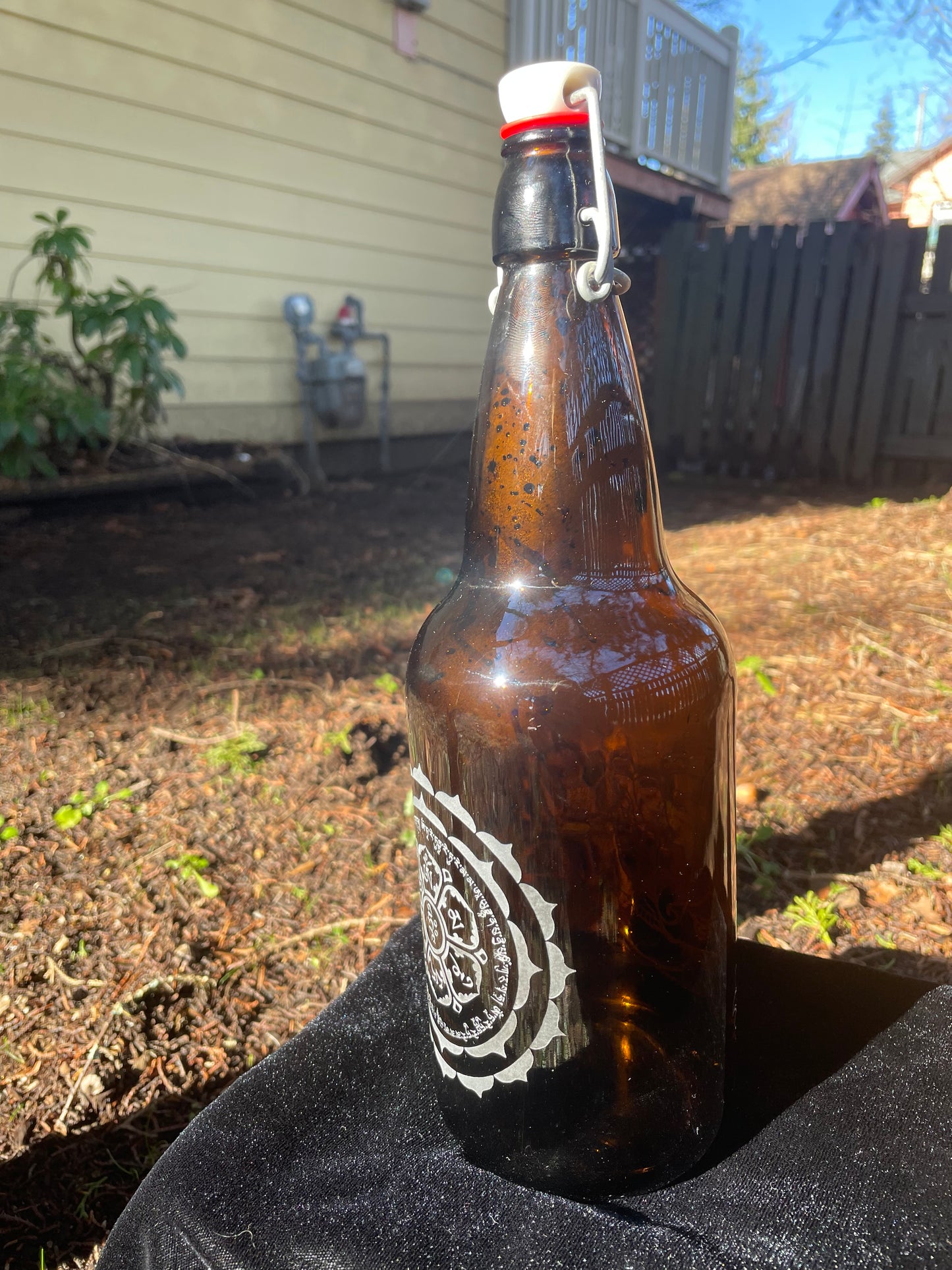 Om Mani Padme Hum Lotus Etched 1000 ml Amber Glass Water Bottle