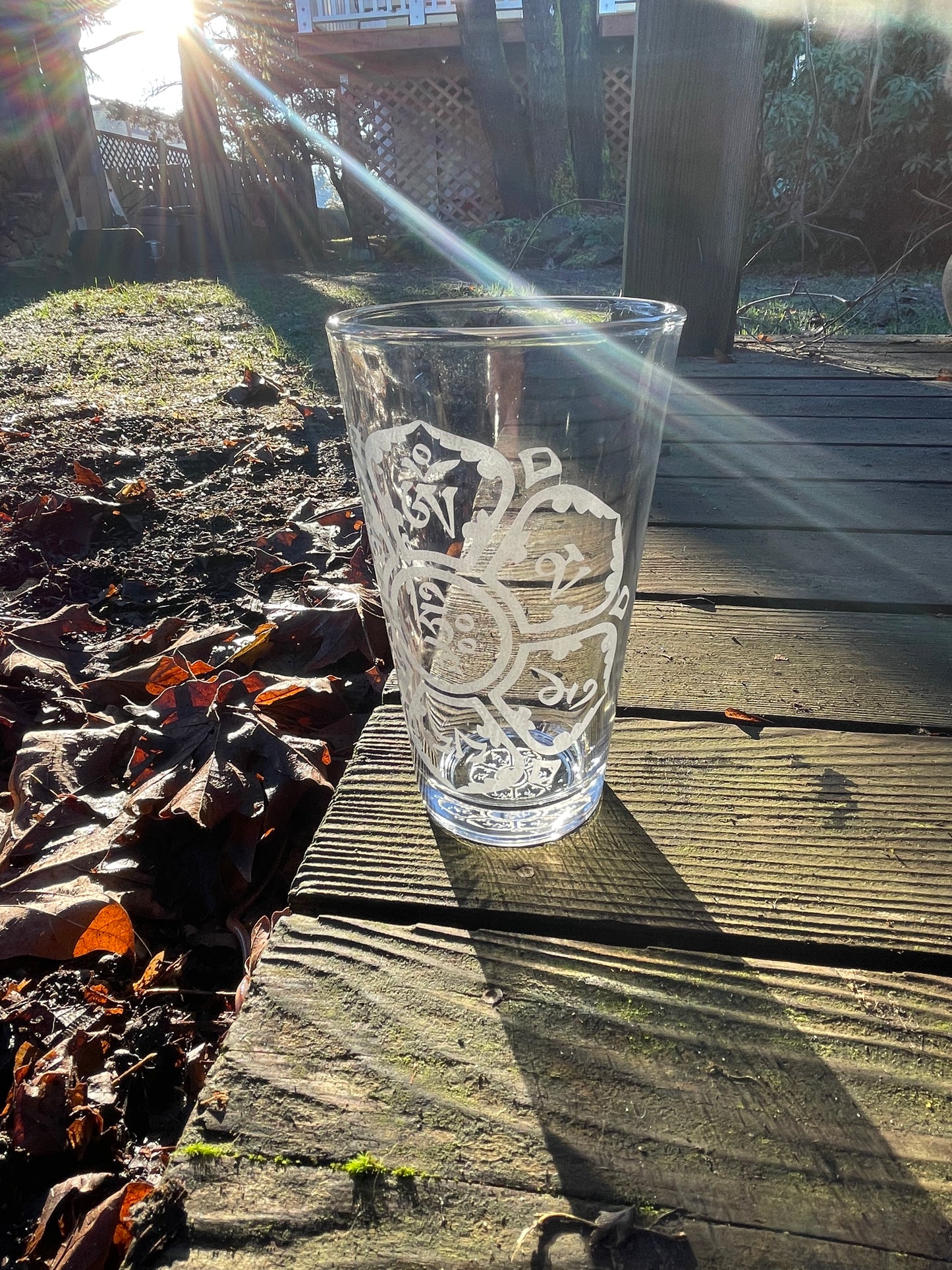 Tibetan Lotus Om Mani Padme Hum 480ml Etched Pint Glass | Sacred Geometry Drinkware