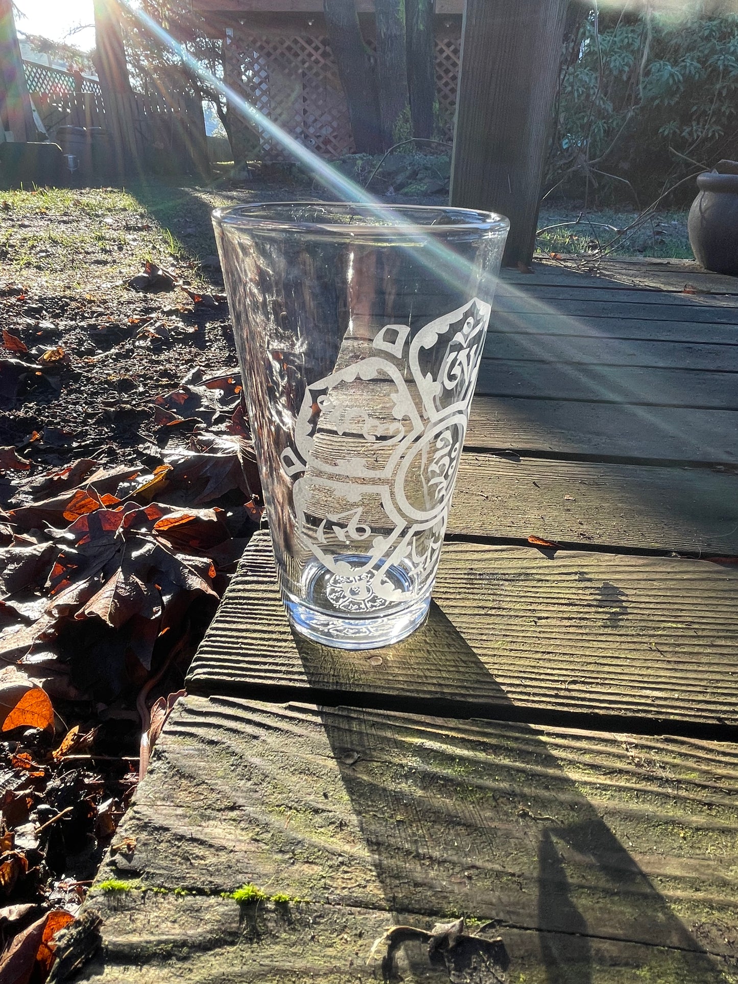 Tibetan Lotus Om Mani Padme Hum 480ml Etched Pint Glass | Sacred Geometry Drinkware