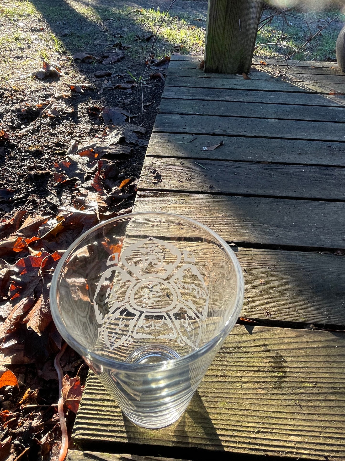 Tibetan Lotus Om Mani Padme Hum 480ml Etched Pint Glass | Sacred Geometry Drinkware