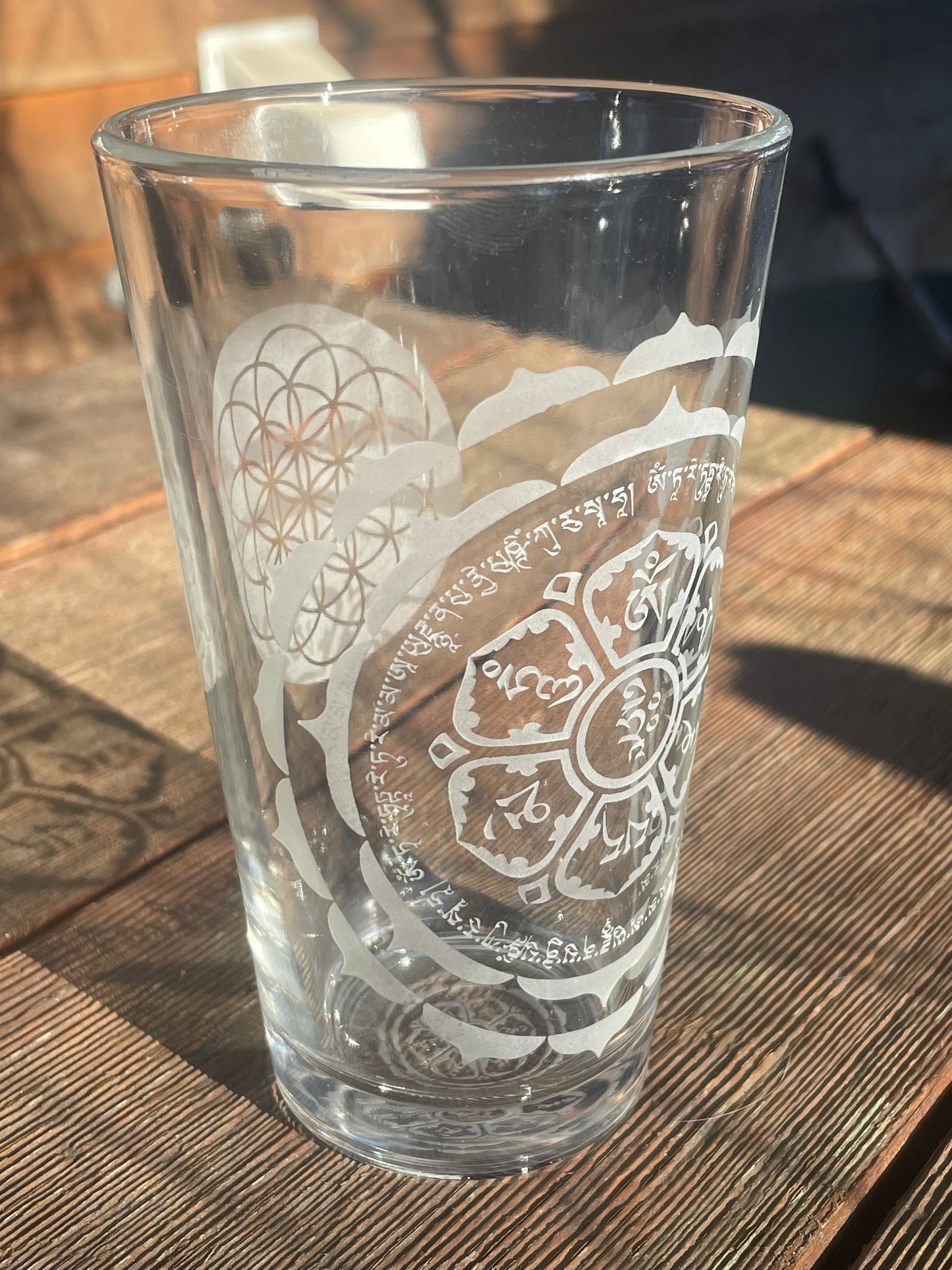 Tibetan Lotus Om Mani Padme Hum With Flower of Life Etched 480ml Clear Pint Glass  | Sacred Geometry Drinkware